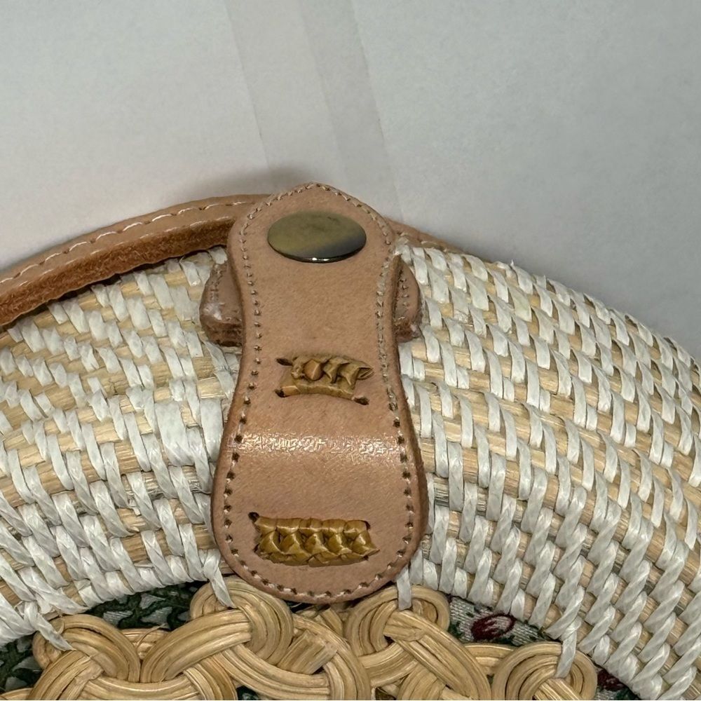 WOVEN RATTAN DETAIL ROUND CROSSBODY BAG W/LEATHER ACCENT - Picture 3 of 7